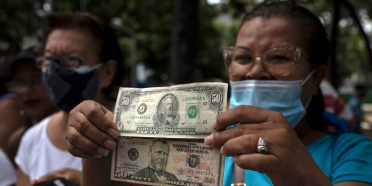 El fantasma de la hiperinflación ronda nuevamente a los venezolanos