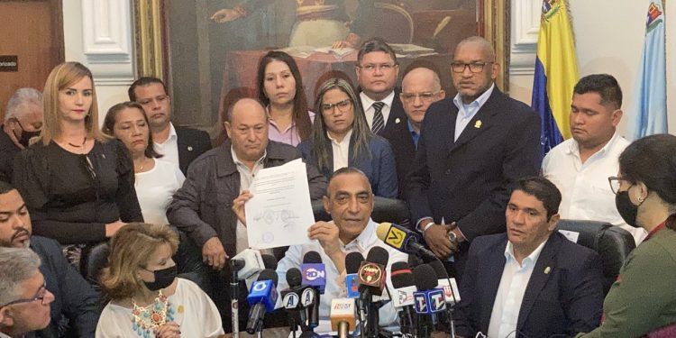 Alcaldes del Zulia entregaron al Clez documento en rechazo a Ley que viola potestades tributarias