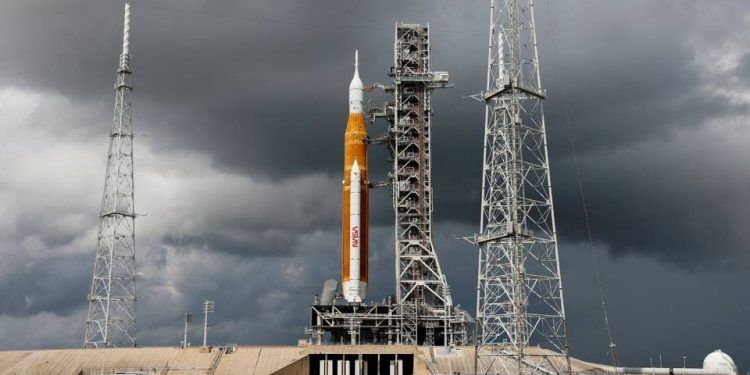 Afirman que estudiar impacto de radiación en humanos y tecnología será el principal reto de Misión Artemis en la luna (+ Video)
