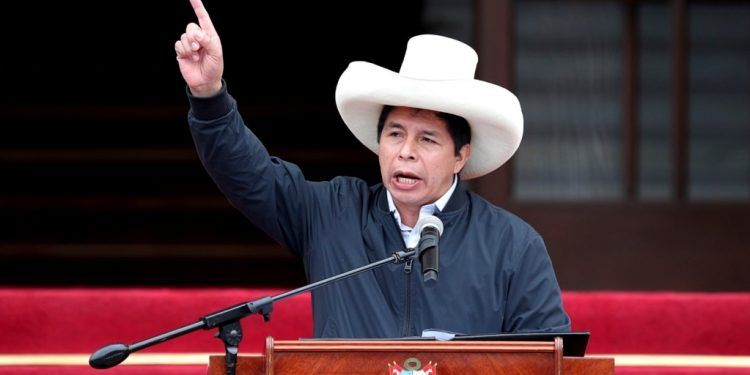 Perú: Renuncia canciller Rodríguez Mackay tras diferencias con el presidente Castillo
