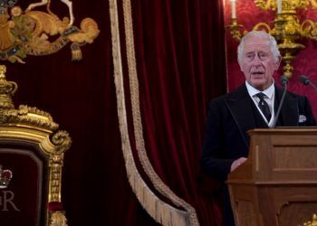 Carlos III es proclamado monarca de Reino Unido
