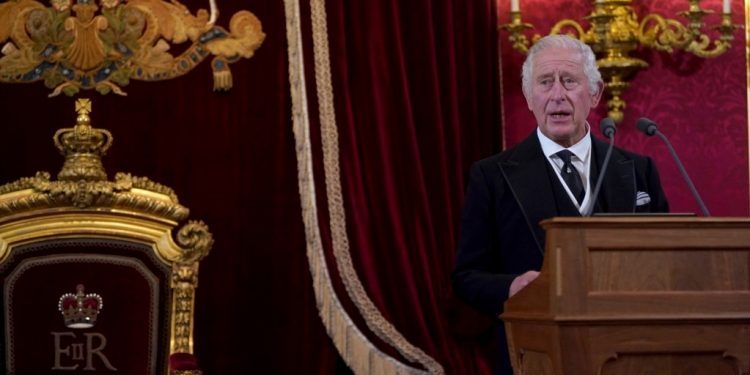 Carlos III es proclamado monarca de Reino Unido