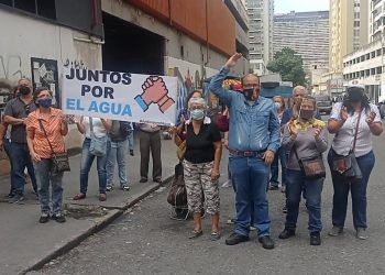 Caracas: Vecinos de la Candelaria protestan a Hidrocapital, solo llega el agua 8 horas por semana