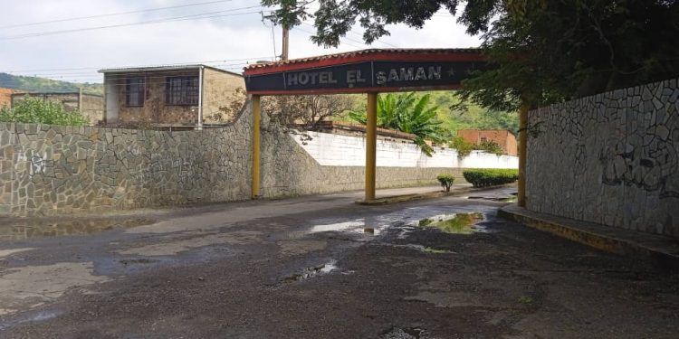 Aragua: Hombres fuertemente armados robaron a huespedes, y se llevaron tres camiones de hotel en Turmero