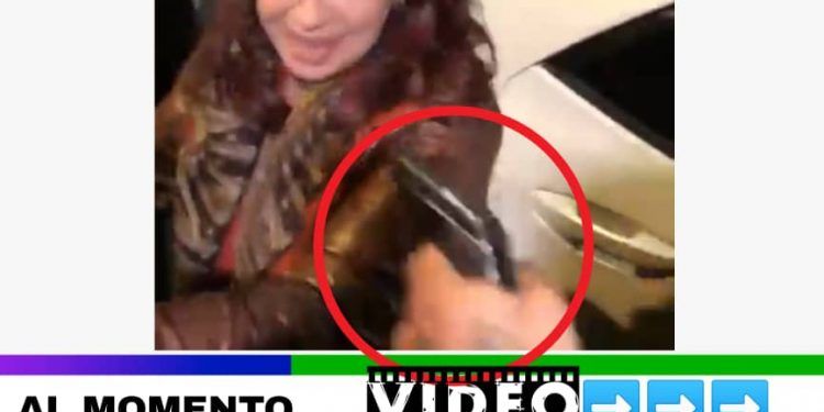 Argentina: URGENTE | Hombre intentó disparar un arma contra Cristina Kirchner en la puerta de su residencia (+ Video)