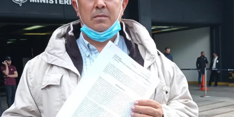 Abogado Robert Alvarado acudió al Ministerio Público para denunciar ilícitos informáticos en su contra