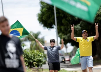 Abren las urnas, Brasil llamado a elegir entre Bolsonaro y Lula