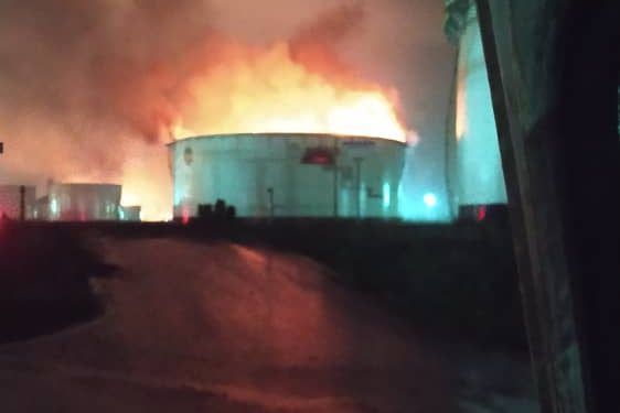 Puerto Cabello: Reportan incendio en un tanque de la refinería El Palito