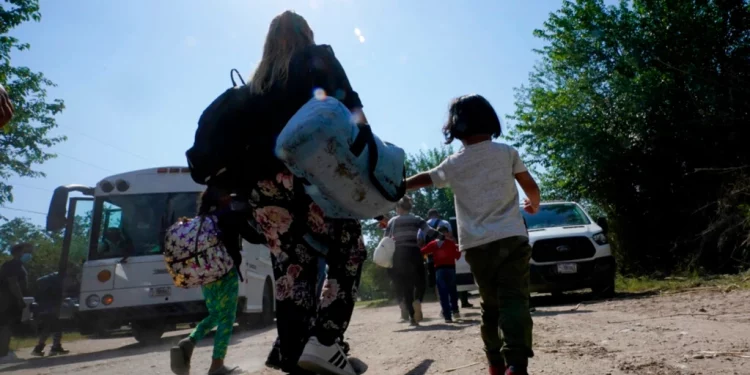 ¿Son suficientes 24.000 permisos a venezolanos para frenar migración ilegal hacia EEUU?