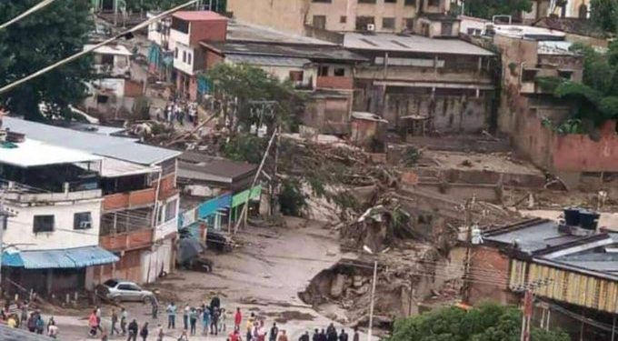 Aragua: Tejerías 18 fallecidos tras deslave y desbordamiento de quebradas ocasionado por las lluvias (+ Video)