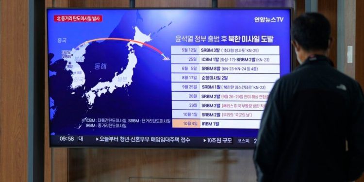 Corea del Norte dispara misil balístico sobre Japón