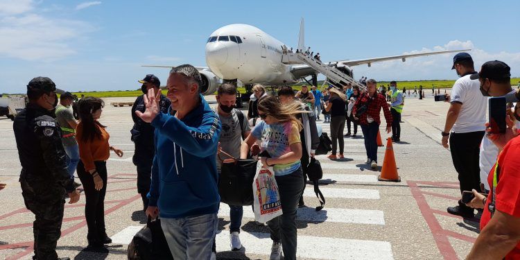 Turísmo: Arriba a Nueva Esparta vuelo con más de 400 rusos para conocer la Isla de Margarita (+ Video)