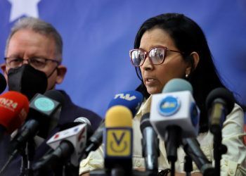 Deyalitza Aray: Maduro golpea a trabajadores públicos con aguinaldos fraccionados e insuficientes