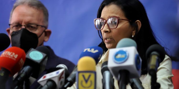 Deyalitza Aray: Maduro golpea a trabajadores públicos con aguinaldos fraccionados e insuficientes