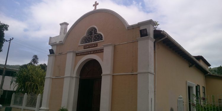 Borburata es uno de los pueblos más encantadores de Puerto Cabello, dónde sus calles emanan tradición, sonidos de tambores, ambiente costero y sabores autóctonos