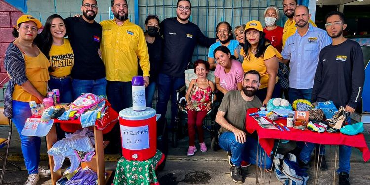 Concejal del municipio Naguanagua, Marlon Díaz, que, desde el mercado municipal de Naguanagua, denunció que el gobierno nacional está despojando a los municipios de sus competencias para recaudar impuestos; lo cual perjudica los ingresos municipales