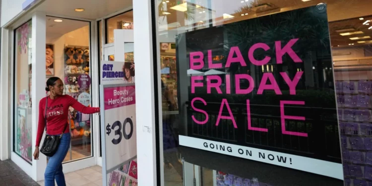 Black Friday se ha extendido a muchos países del mundo, incluido América Latina. El viernes después del día de Acción de Gracias se le conoce popularmente como Black Friday o Viernes Negro en español
