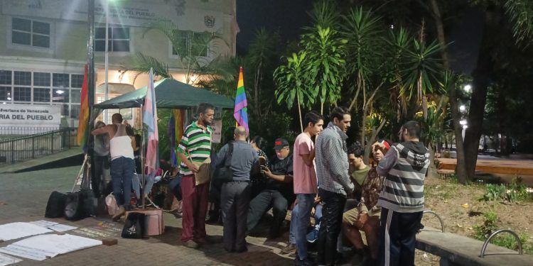 protesta ante la Defensoría del Pueblo es por la omisión de derechos LGBTIQ+ en Venezuela y la comunidad gay