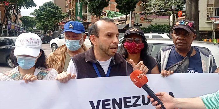 Caracas: Protestan ante Conatel el cierre masivo de emisoras de radio en Venezuela