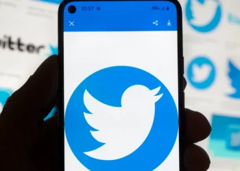 Twitter continuó perdiendo ingenieros y otros trabajadores después de que el nuevo propietario Elon Musk les dio la opción de trabajar “intensamente” o renunciar con compensación salarial.