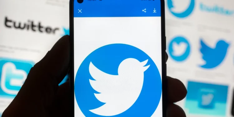 Twitter continuó perdiendo ingenieros y otros trabajadores después de que el nuevo propietario Elon Musk les dio la opción de trabajar “intensamente” o renunciar con compensación salarial.