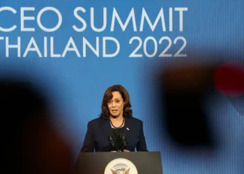 discutir el más reciente lanzamiento de misiles de Corea del Norte, que cayó a 200 kilómetros de la costa de Japón.