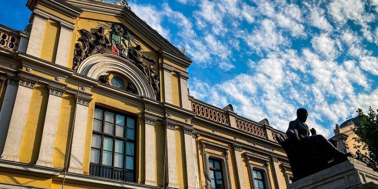 U. de Chile abre sus puertas e invita a recorrer su Casa Central