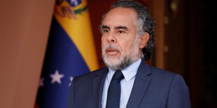 Embajador de Petro en Caracas tras insultar a Guaidó, recibió regaño, la oposición exigió “respeto”