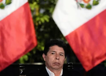 Perú: Presidente Castillo desiste de salir del país