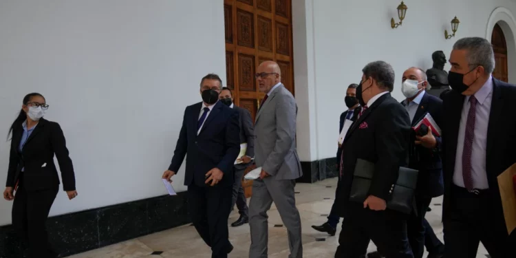 Reinicio del diálogo entre gobierno y oposición de Venezuela «es inminente»: fuentes