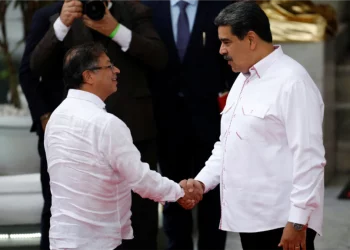 Nicolás Maduro recibe a Gustavo Petro en el palacio de Miraflores