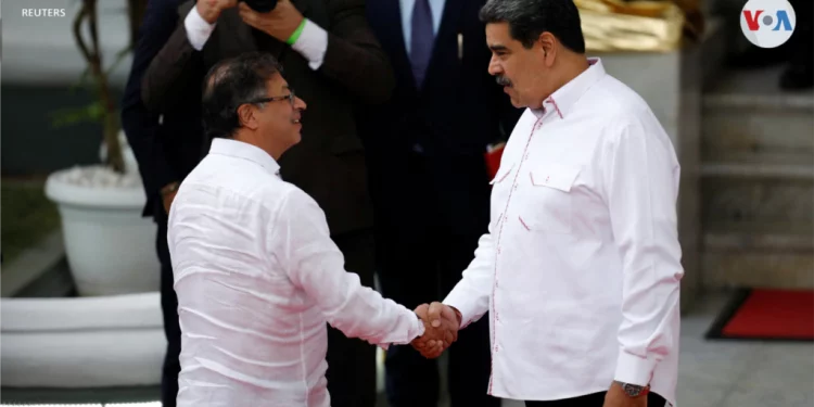 Nicolás Maduro recibe a Gustavo Petro en el palacio de Miraflores