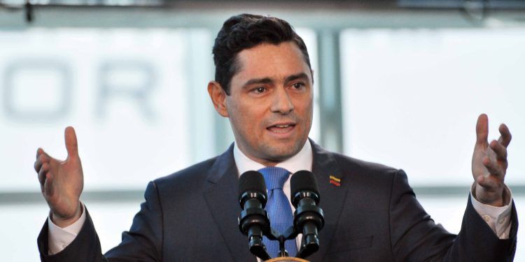 Carlos Vecchio tras la decisión de diputados AN 2015 de poner fin al Gobierno Interino