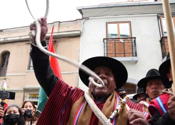 Bolivia: Región de Santa Cruz donde gobernador fue detenido anuncia paro y bloqueos de carreteras