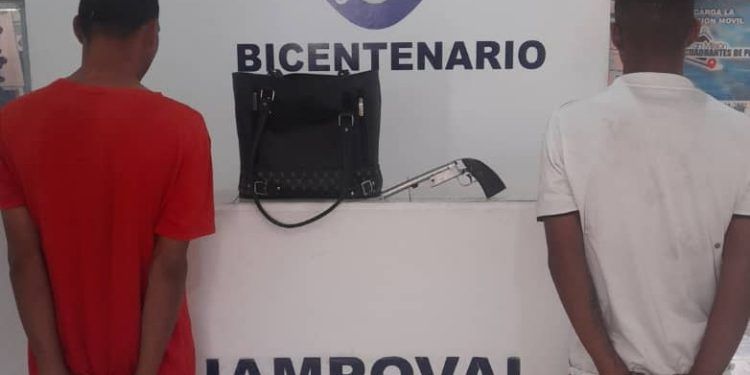 Polivalencia capturó a dos antisociales tras atracar a una mujer