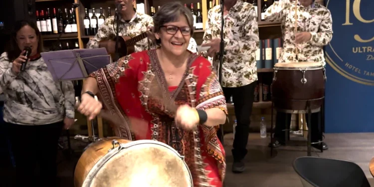 La profesora anima la fiesta navideña en Venezuela