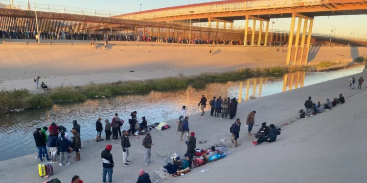 "No aguantamos más": venezolanos en la frontera resueltos a entrar a EEUU de forma ilegal