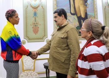 Maduro recibió este miércoles a la campeona mundial, Yulimar Rojas, en el Palacio de Miraflores