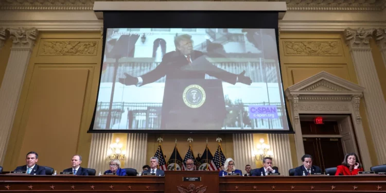 Comité que investiga asalto al Capitolio recomienda cargos criminales contra Trump