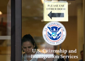 EEUU otorga la ciudadanía a número récord de inmigrantes