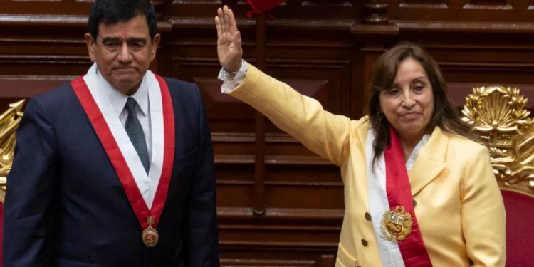 Perú: Dina Boluarte asume la presidencia