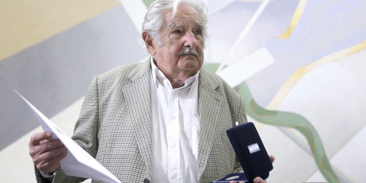 José «Pepe» Mujica en la U. de Chile: “La universidad que cuenta es la que eleva la calidad del pueblo al cual pertenece” (Imágenes + Video)