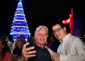 Alcaldía de Valencia encendió la Navidad en la plaza "Dr. Fabián de Jesús Díaz"