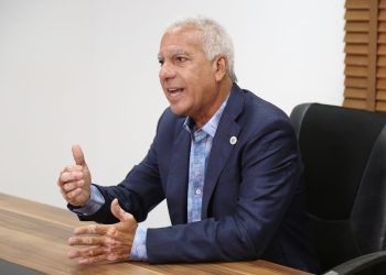 Los asistentes podrán junto a los instructores capacitados de la Escuela de Aviación, vivir la experiencia de volar a cualquier parte de Venezuela en un simulador”