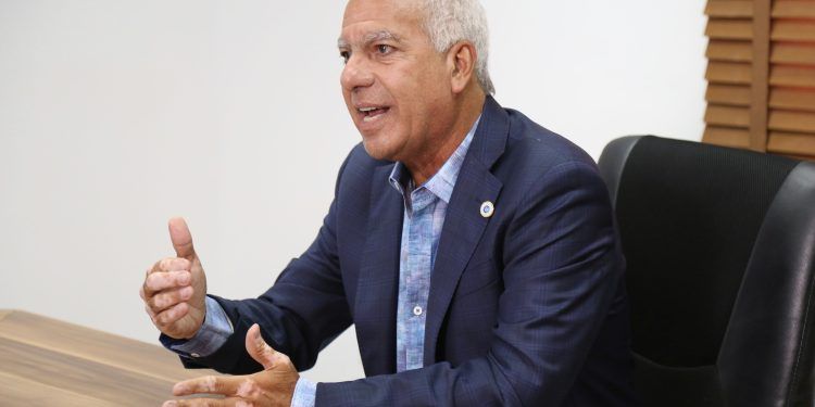 Los asistentes podrán junto a los instructores capacitados de la Escuela de Aviación, vivir la experiencia de volar a cualquier parte de Venezuela en un simulador”