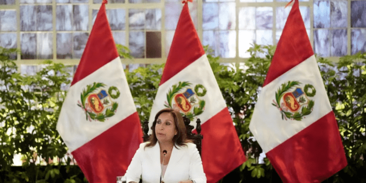 Perú retira a embajador en Honduras por "inaceptable injerencia" en asuntos internos