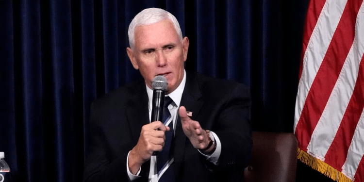EEUU: Hallan documentos confidenciales en casa del exvicepresidente Pence