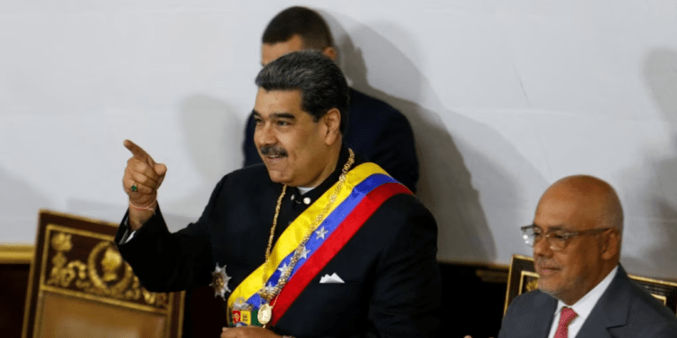 El presidente de Venezuela, Nicolás Maduro, asiste a un discurso sobre el estado de la nación en la Asamblea Nacional, en Caracas, el 12 de enero de 2023.