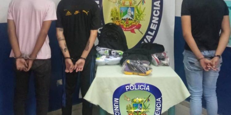 Carabobo: Polivalencia aprehendió a tres sujetos por hurto en una tienda de zapatos