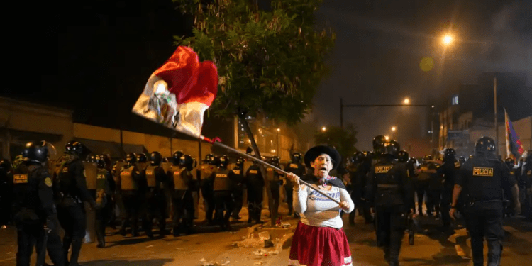 Una nueva jornada de protestas violentas sacude Perú